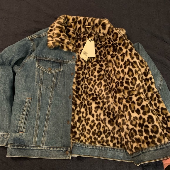 Levi's Jackets & Blazers - NWT Levi's Reversible Trucker Jacket, size L